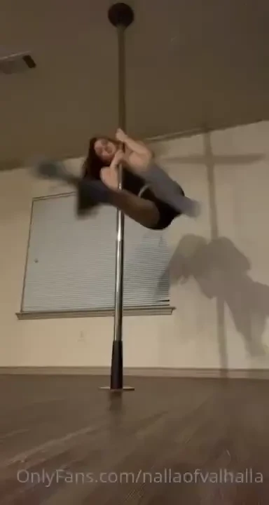 It s late im going to bed goodnight 