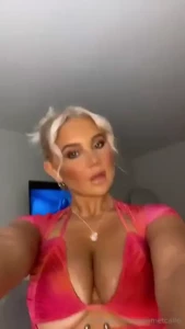 Recently made a new tiktok because my last was banned it s maisie