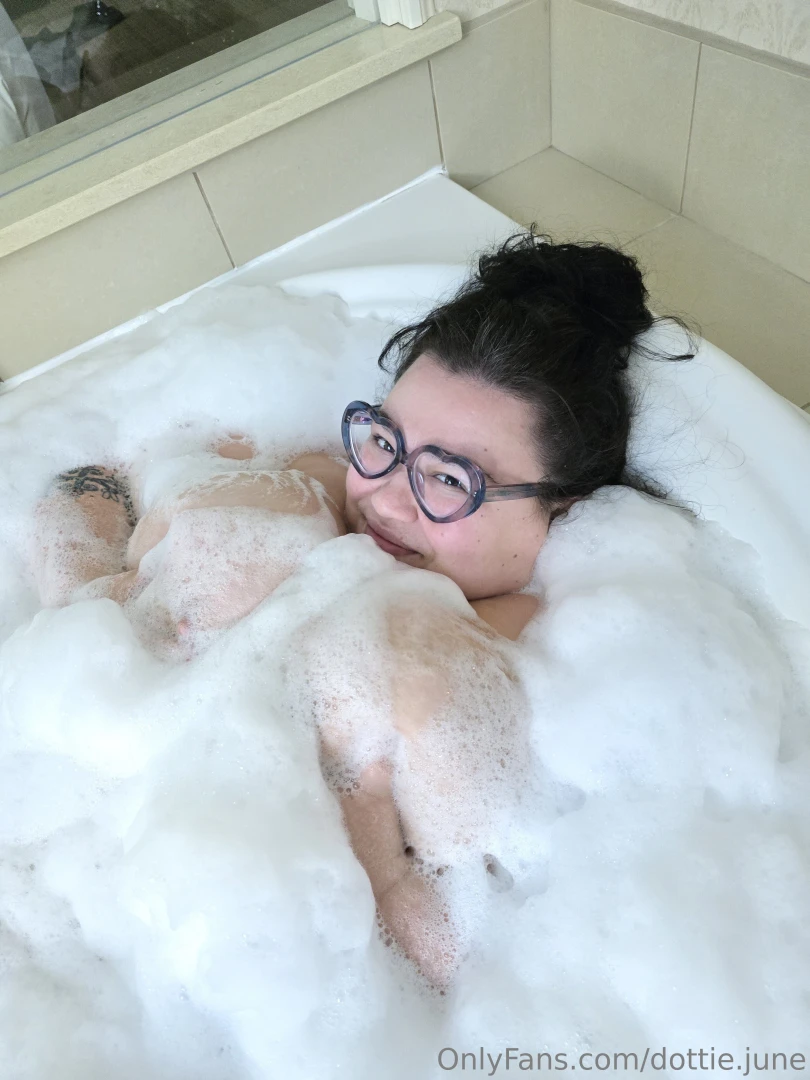 Splash splash my feet were in the bath down on a saturday night part 4 