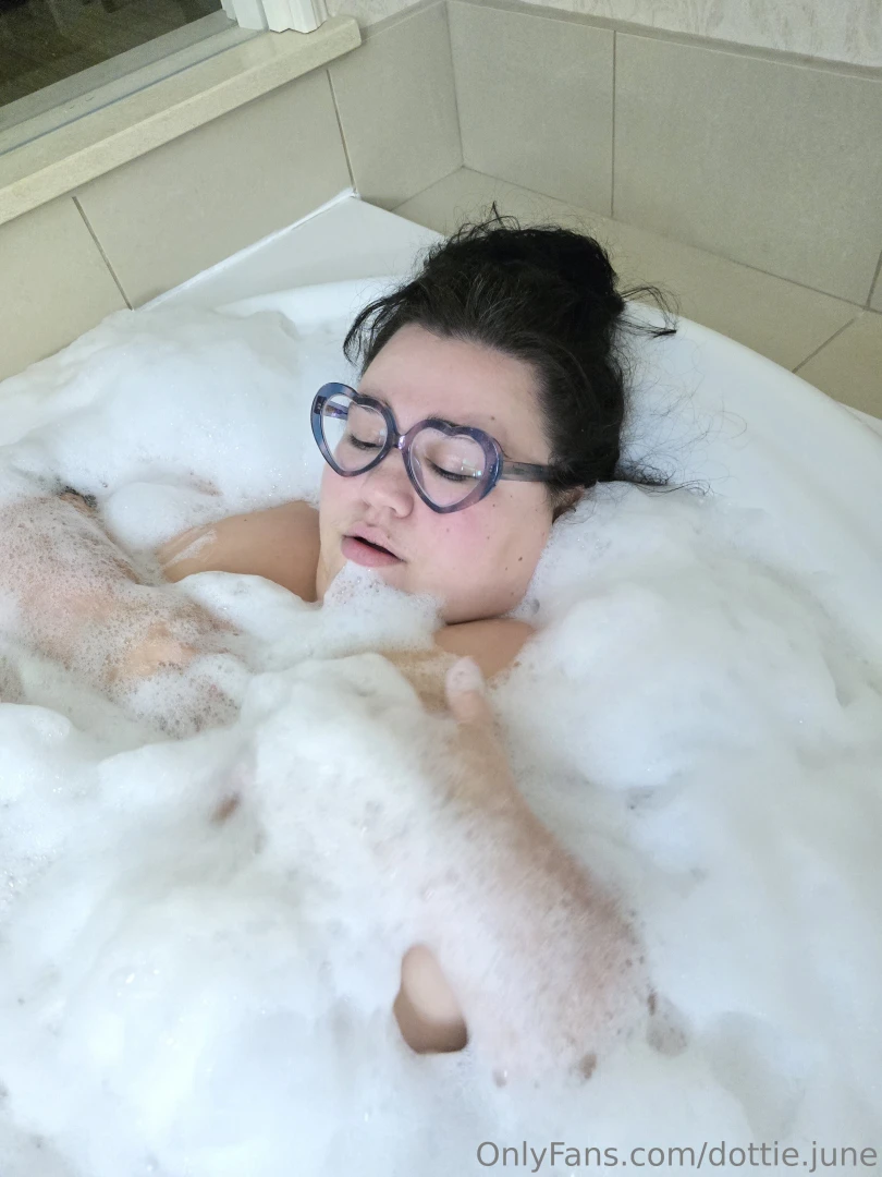 Splash splash my feet were in the bath down on a saturday night part 2 