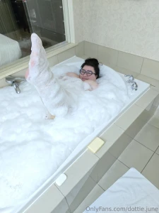 Splash splash my feet were in the bath down on a saturday night