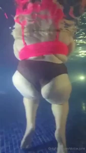 Peaches juicy ass bouncing underwater