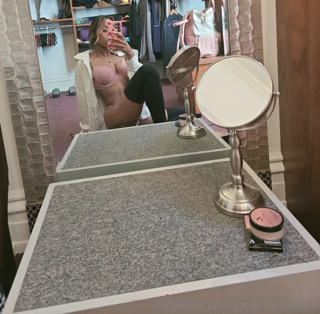 Quick selfie peachy is flying out the country again gone from march 