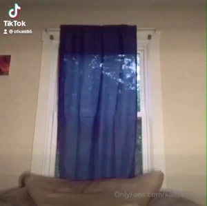 Make sure to sub to my paid page to see my titties jiggle even more