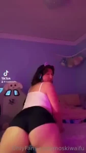 Doing the ice spice signature move happy friday