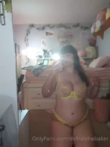 Can you imagine how hot i d look bouncing on your dick