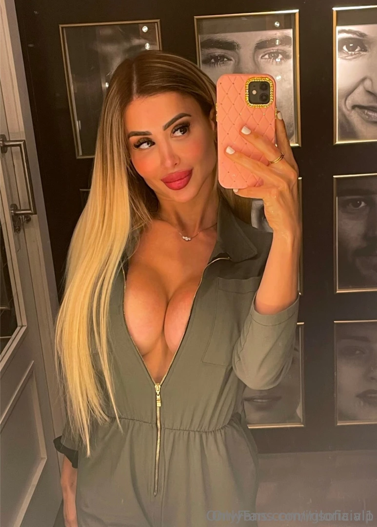 My gorgeous friend gloria vip just launched her onlyfans vip and she s 