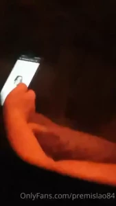 Fajnie sie bawi kutasem w tirze nie wytrzymalem zapukalem i zapytalem