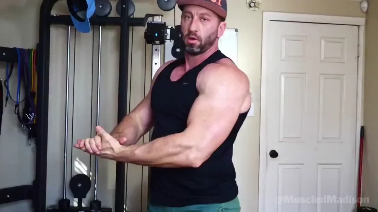 Here s another remastered muscle video this one with a creamy ending 