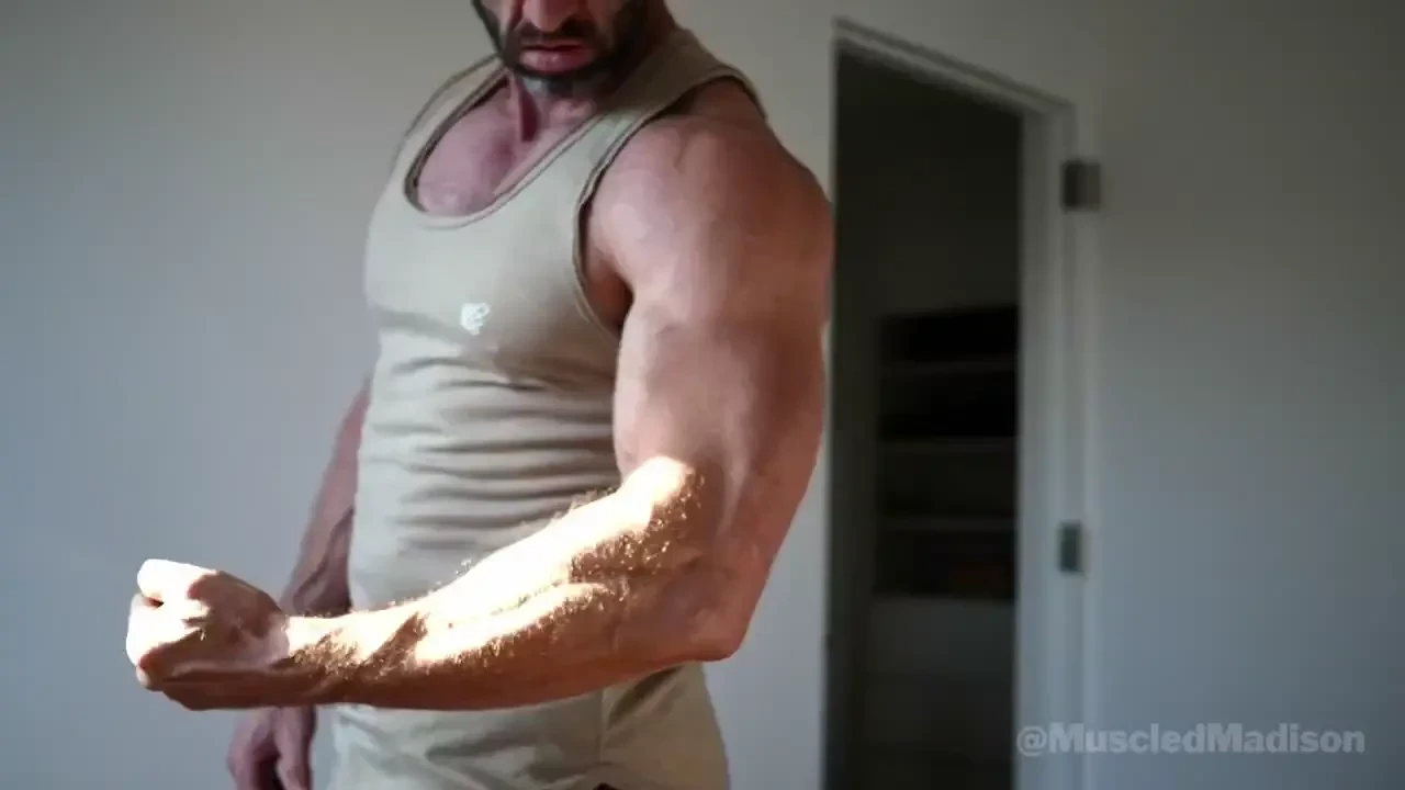 I posted this solo flexing video a year ago but remastered it today to 