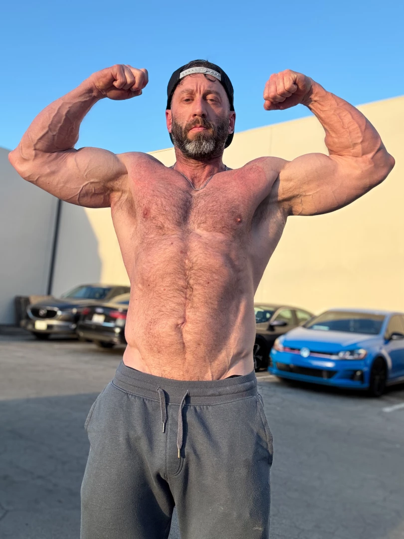 Parking lot photo shoot after my workout on wednesday 