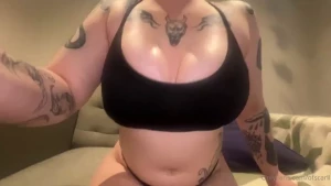 Dm me to watch me cum with oil on my boobs i ll sext