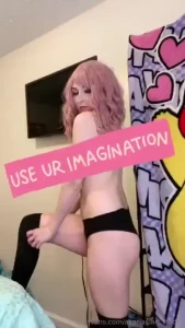 Happy friday wanna watch this egirl strip down to just her thigh high