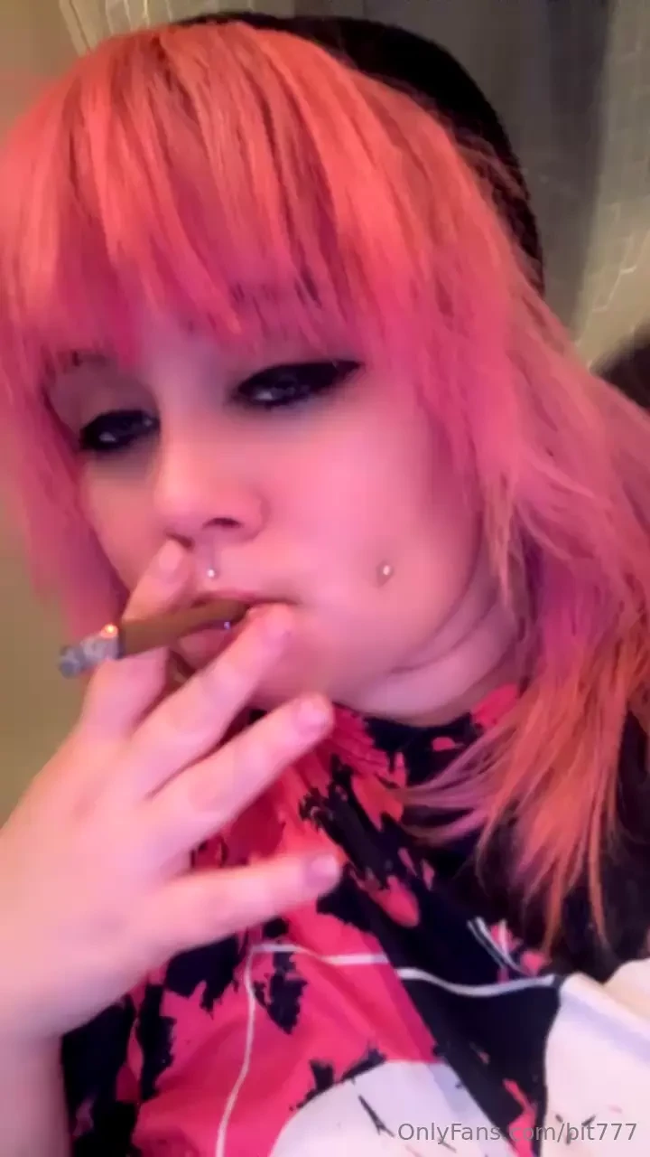 Loven the pink hair and titties 