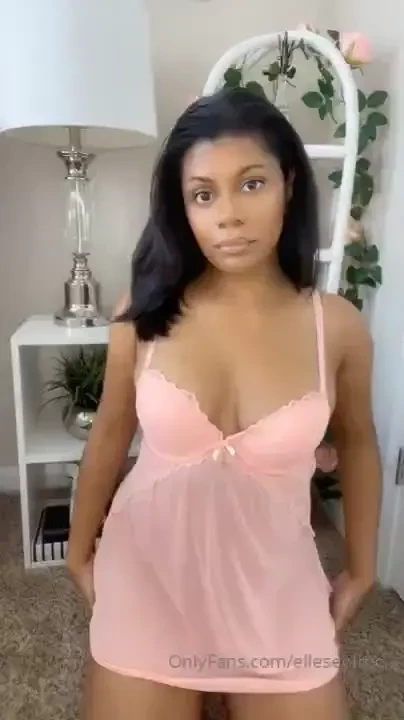 Lemme show you sum dm me on ellesee onlyfans com ellesee 