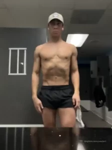 I always flex upper body on leg days lol have to make sure the muscles