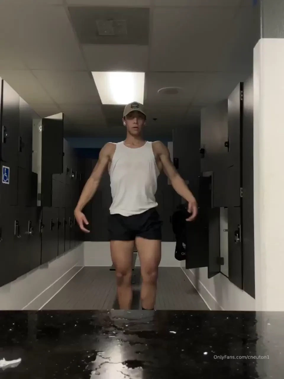I always flex upper body on leg days lol have to make sure the muscles part 1 