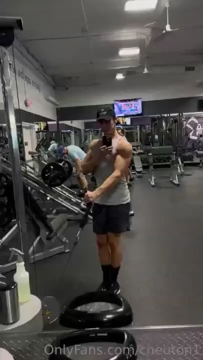 I can t wait to get a tripod so i can record my workouts videos a lot 