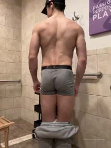 Dont mind bed head in second video haha first vid using my tri pod tho part 1