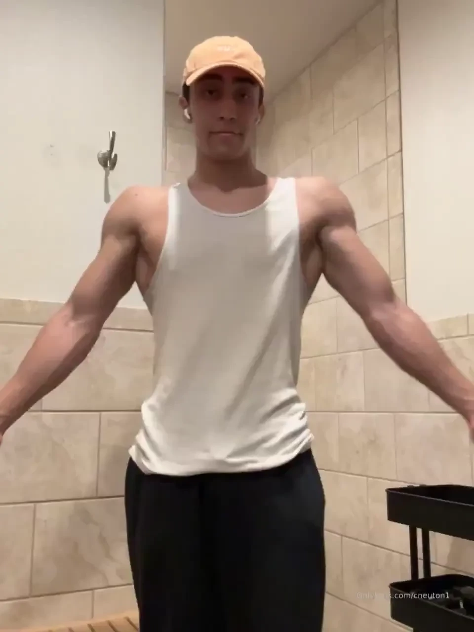 Naked flexingggg i know this is something some of yall wanted to see part 1 