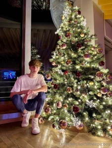 You can already feel the holiday spirit all around are you looking