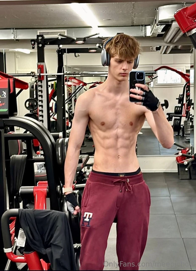 Work up a good sweat in the gym to look good in the mirror - 