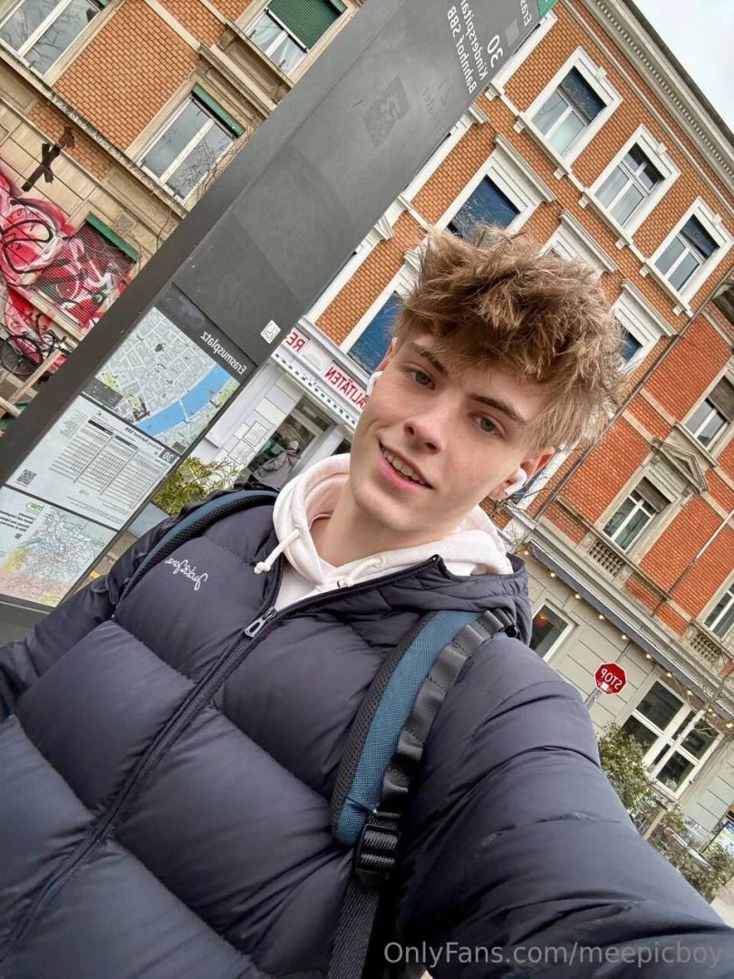 I finally updated my hairstyle what do you think do you like it 