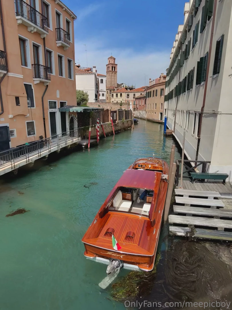 What happens in venice stays in venice the same in my private messages 