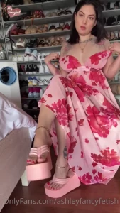 Pink platform flip flop joi happy friday