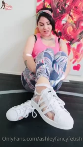 Stinky gym feet joi i knowww this is late but it s still 11pm here so