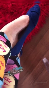 Flats tease shoeplay clip