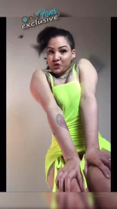 Giantess joi neon green pedi this ones older i made it but didn t