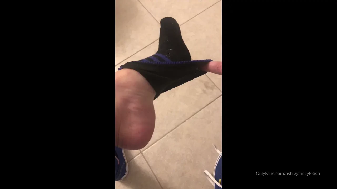 Gym shoe sock removal 1min clip 