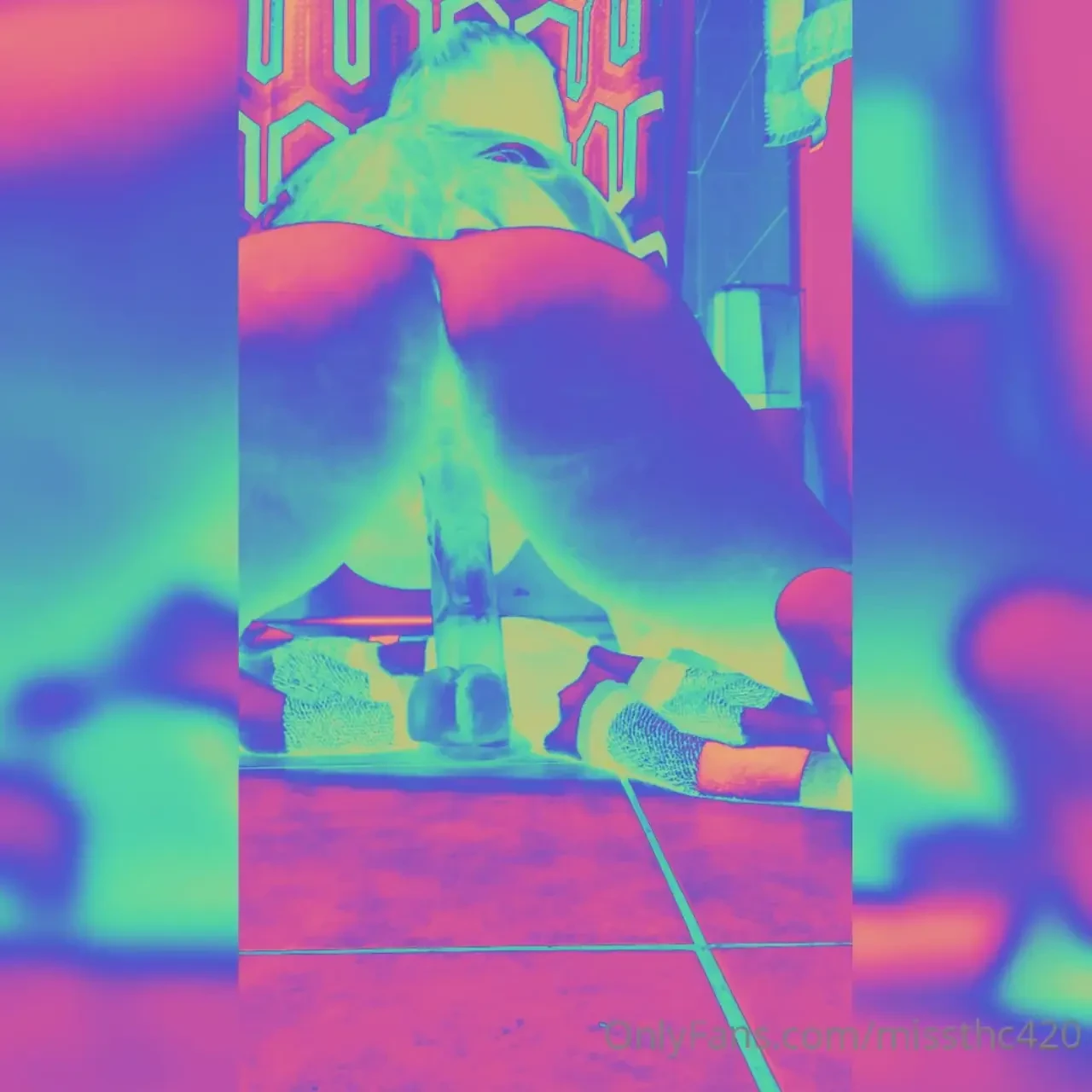 Taking this amazing big dildo in my tight pussy booty view as i ride 