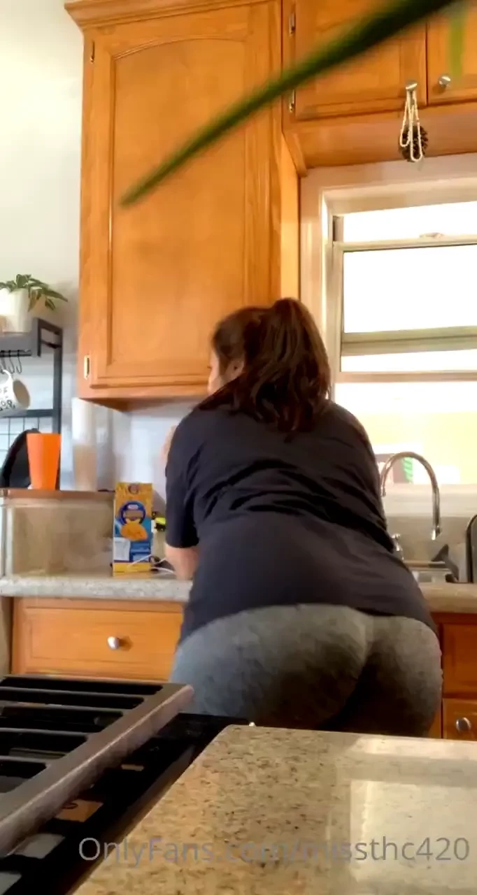 Kiddos in the back singing while mom makes a lazy lunch and shakes her 