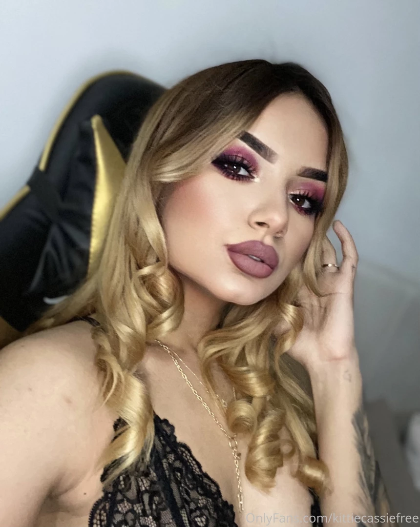 Let s get wet together and have fun with me check my photos for more 