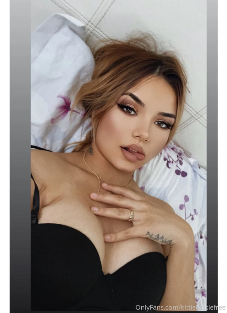 I m waiting you on my page to subscribe and get my photos because u 