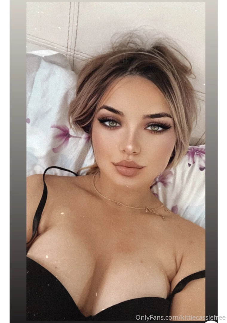 Hello babe how was your day boo8ies hotandhornywetgirl 