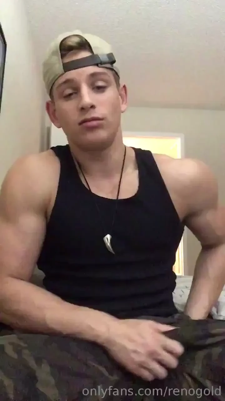 Flexing and jerking off in army shorts 