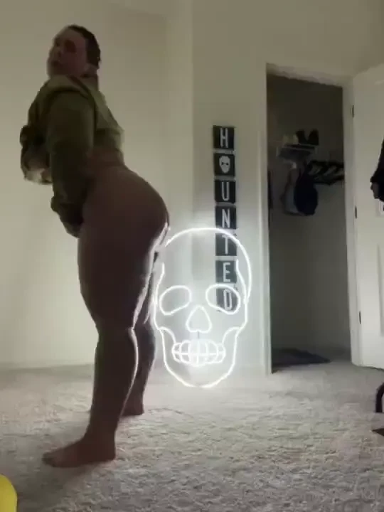 Spooky season what do y all wanna see me dress up as gonna do 30 days 