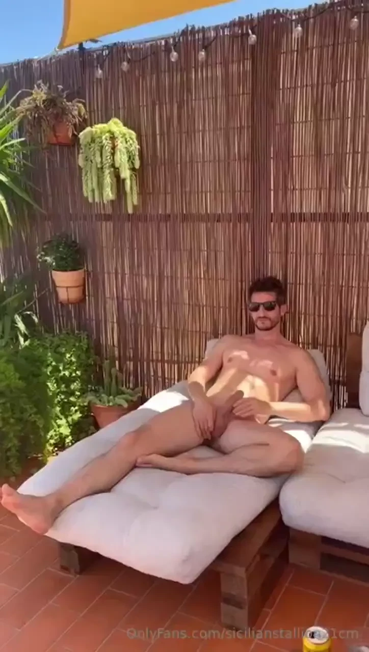 Una bella sega in terrazza it s nice to jerkoff in the balcony with a 