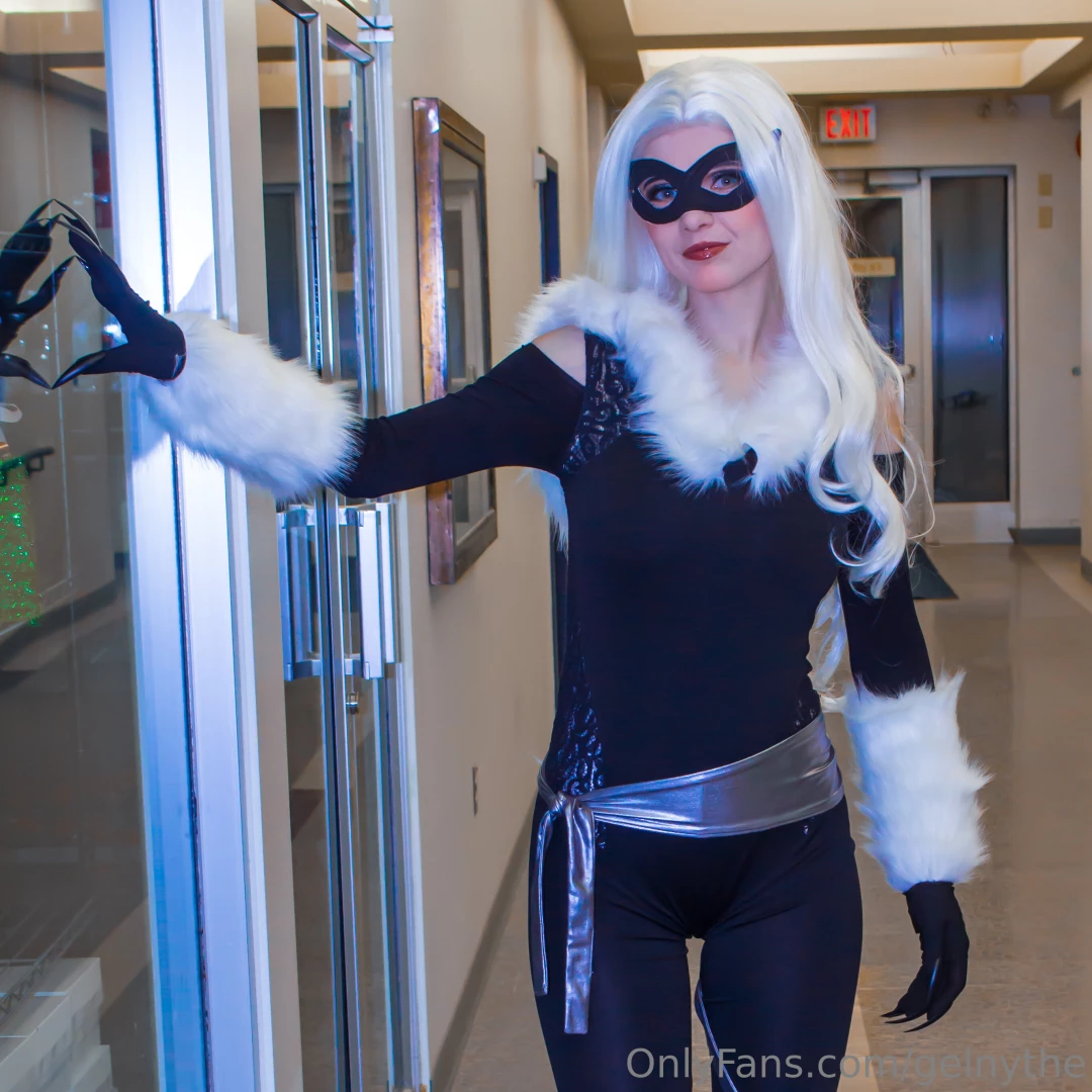 Going through my backlog and trying to decide which photoset to post 