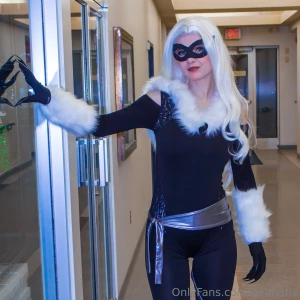 Going through my backlog and trying to decide which photoset to post