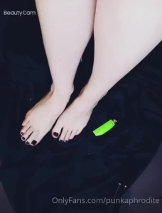 A whole set of foot content you are welcome lt 3 sorry for repeats