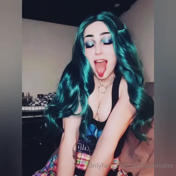 Ahegaoooo i have a ton of ahegao videos so dm me if you re about that 