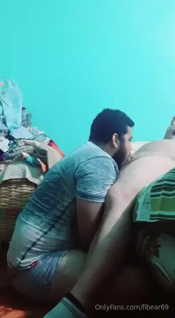 Comiendome la verga del abuelo de mi amigo 