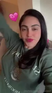 Mis ni as les dicen hola andamos despertando muy temprano desde que