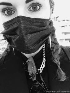 Pandemic face be like look deep into my eyes and gaze into the abyss