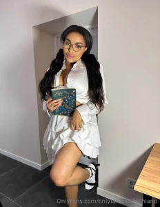 Emma schwarz hey ich bin emma 23 jahre alt und arbeite als private part 3