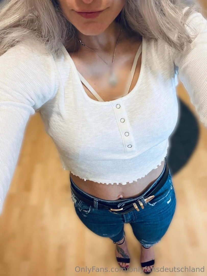 Clara mayer s e anfang 20 und bereit f r ein abenteuer auf onlyfans 